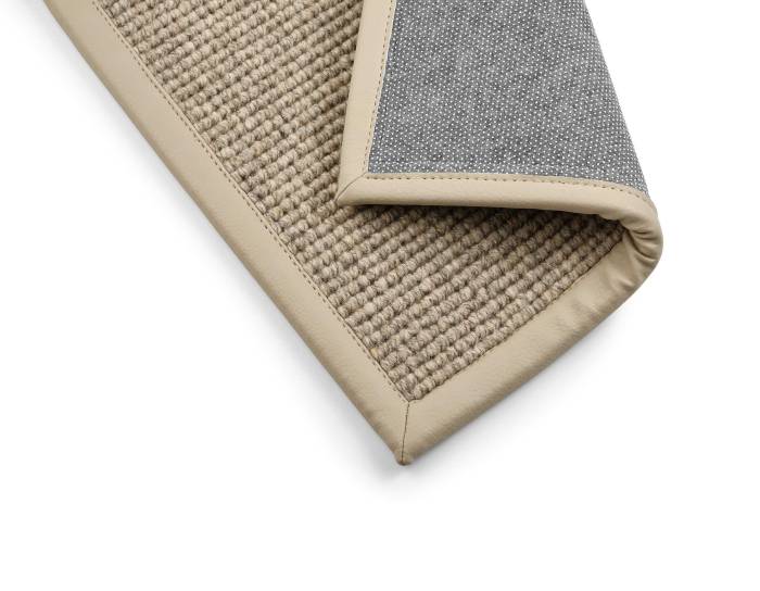 Veneza Woolly II 210 with Veneza 1187 (3cm) and feltex dots