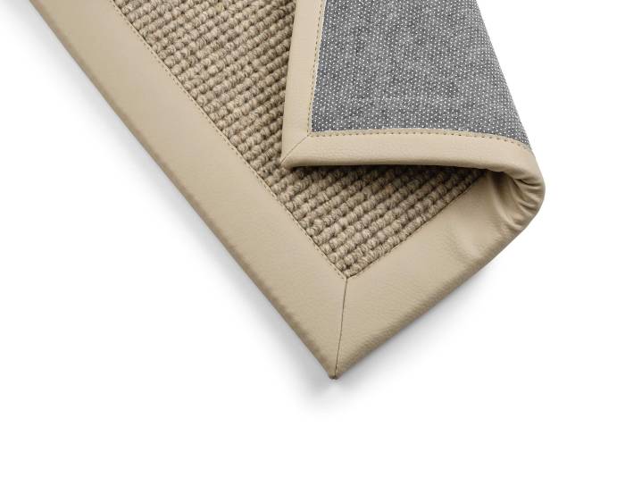 Veneza Woolly II 210 with Veneza 1187 (6cm) and feltex dots 